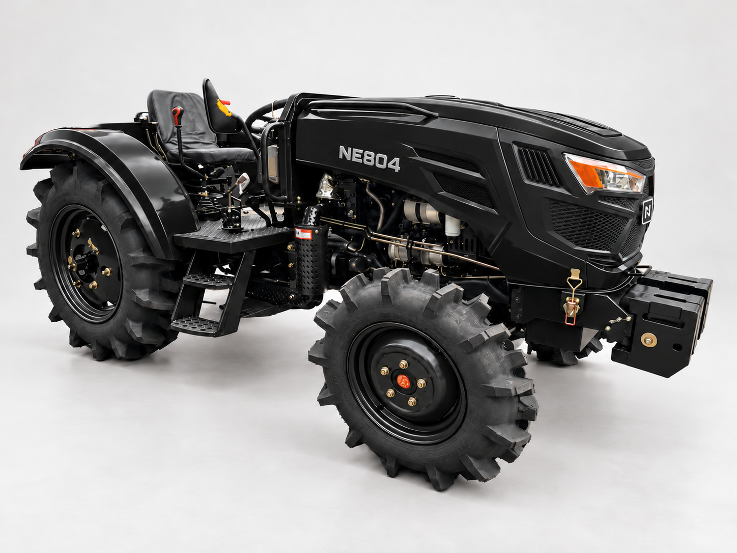 Tractor NEKA 804, imagen representativa de línea compacta